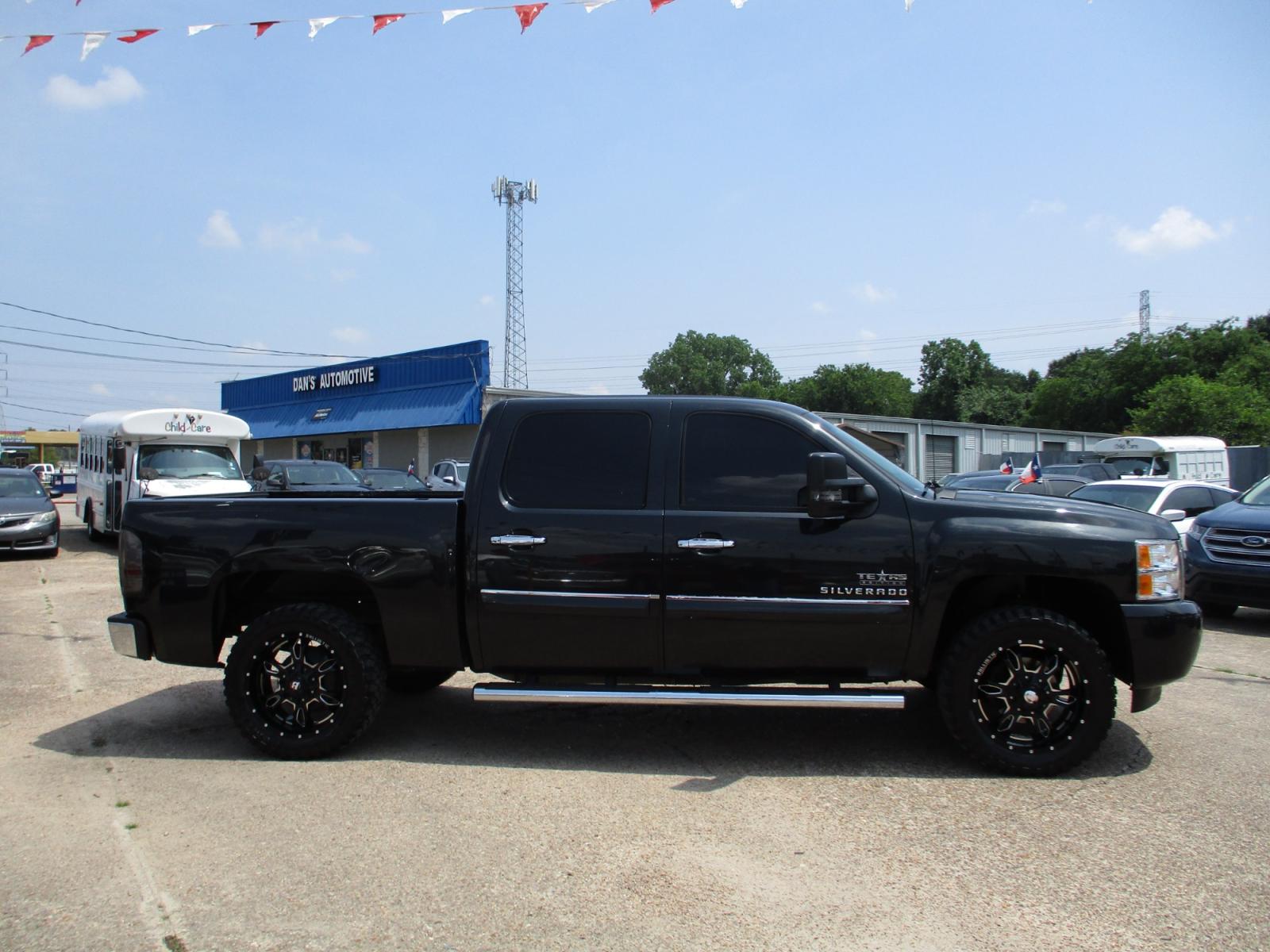 2010 BLACK CHEVROLET SILVERADO 1500 LT1 Crew Cab 2WD (3GCRCSE08AG) with an 5.3L V8 OHV 16V FFV engine, 6-SPEED AUTOMATIC transmission, located at 19224 Kuykendahl Rd, Spring, TX, 77379, (713) 947-1245, 30.049259, -95.491402 - Photo #1