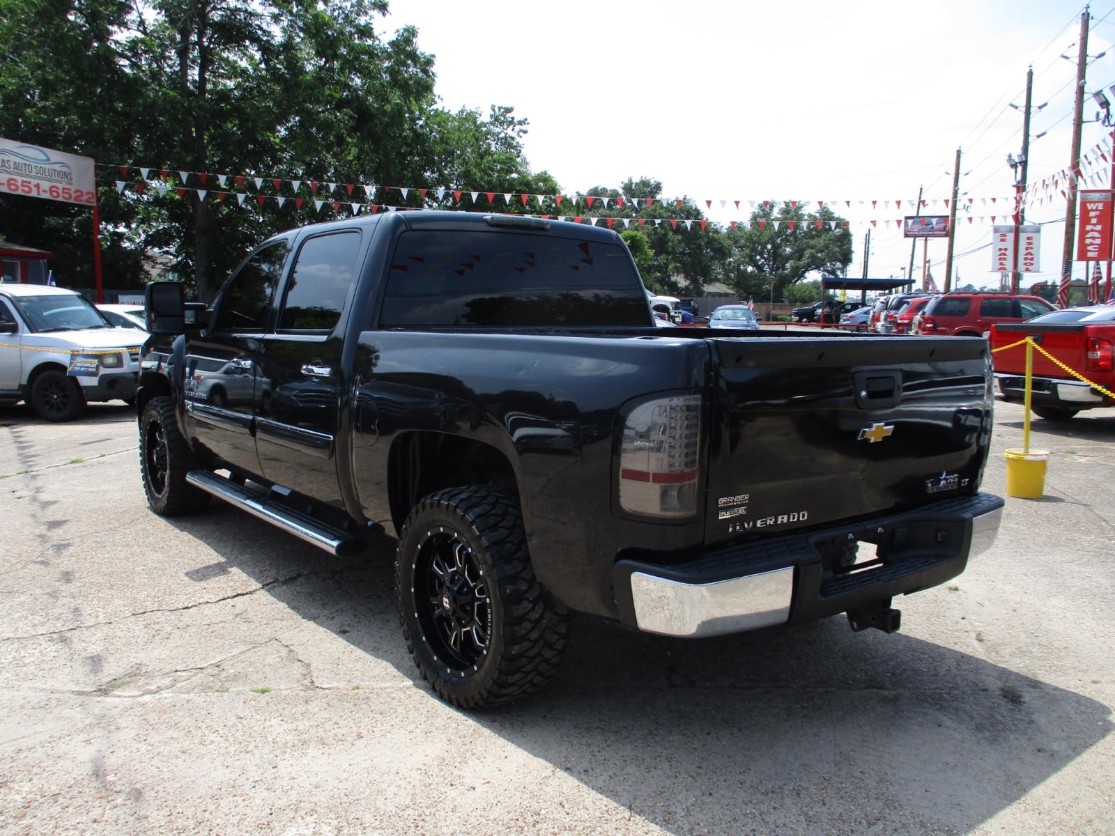 2010 BLACK CHEVROLET SILVERADO 1500 LT1 Crew Cab 2WD (3GCRCSE08AG) with an 5.3L V8 OHV 16V FFV engine, 6-SPEED AUTOMATIC transmission, located at 19224 Kuykendahl Rd, Spring, TX, 77379, (713) 947-1245, 30.049259, -95.491402 - Photo #4