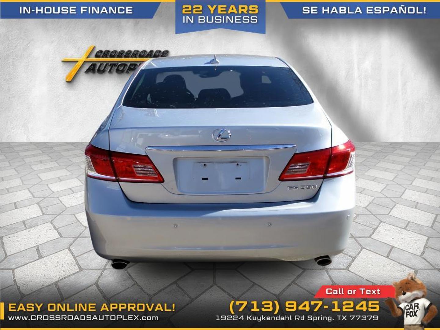 2012 SILVER LEXUS ES 350 Sedan (JTHBK1EG5C2) with an 3.5L V6 DOHC 24V engine, 6-SPEED AUTOMATIC transmission, located at 19224 Kuykendahl Rd, Spring, TX, 77379, (713) 947-1245, 30.049259, -95.491402 - Photo#3