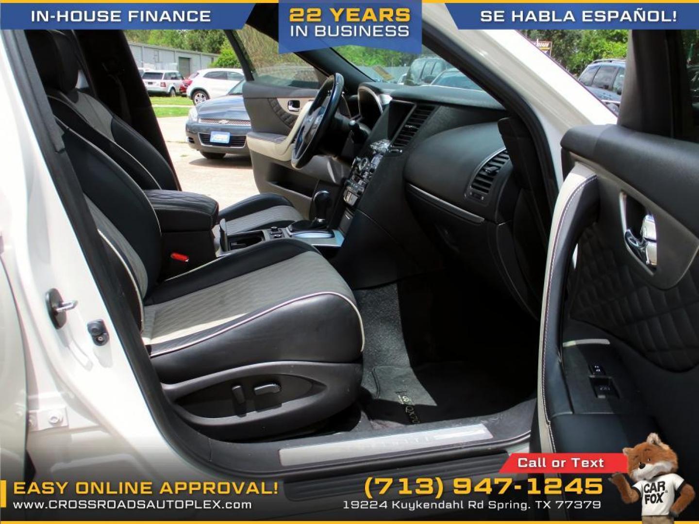 2017 WHITE /BLACK INFINITI QX70 Base (JN8CS1MU5HM) with an 3.7L V6 DOHC 24V engine, 7-SPEED AUTOMATIC transmission, located at 19224 Kuykendahl Rd, Spring, TX, 77379, (713) 947-1245, 30.049259, -95.491402 - WE IN HOUSE FINANCE, CALL US AT 713.947.1245 - Photo#12