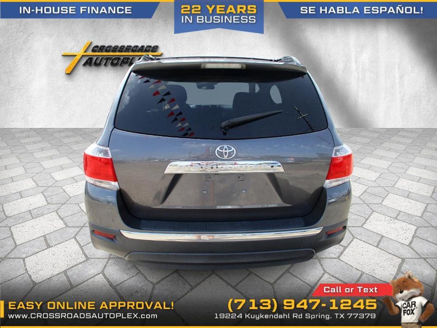 2013 SILVER /GRAY TOYOTA HIGHLANDER Base 2WD V6 (5TDZK3EH8DS) with an 3.5L V6 DOHC 24V engine, 5-SPEED AUTOMATIC transmission, located at 19224 Kuykendahl Rd, Spring, TX, 77379, (713) 947-1245, 30.049259, -95.491402 - WE IN HOUSE FINANCE, CALL US AT 713-947-1245 - Photo#3