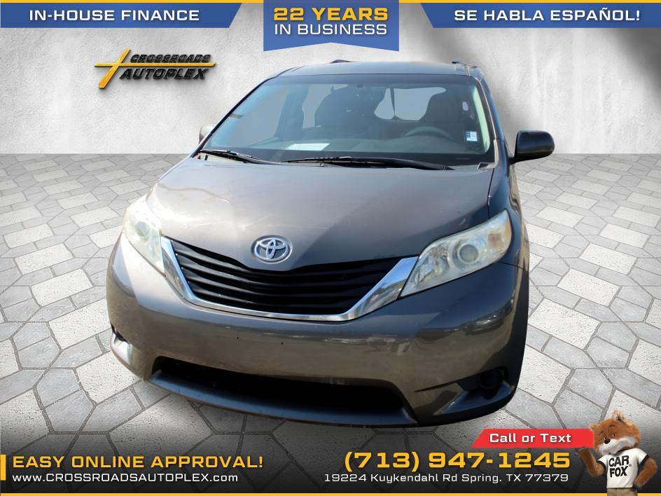 photo of 2014 TOYOTA SIENNA LE FWD 8-Passenger V6