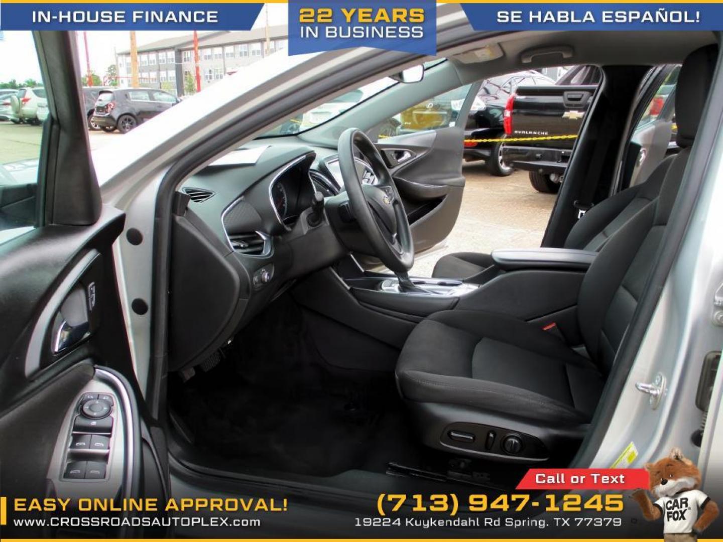 2017 SILVER /GRAY CHEVROLET MALIBU 1LT (1G1ZE5STXHF) with an 1.5L L4 DOHC 16V engine, 6-SPEED AUTOMATIC transmission, located at 19224 Kuykendahl Rd, Spring, TX, 77379, (713) 947-1245, 30.049259, -95.491402 - Photo#7