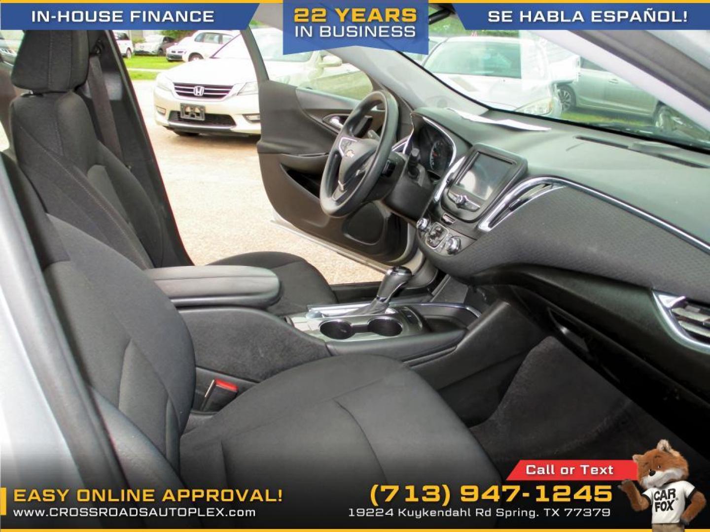 2017 SILVER /GRAY CHEVROLET MALIBU 1LT (1G1ZE5STXHF) with an 1.5L L4 DOHC 16V engine, 6-SPEED AUTOMATIC transmission, located at 19224 Kuykendahl Rd, Spring, TX, 77379, (713) 947-1245, 30.049259, -95.491402 - Photo#10