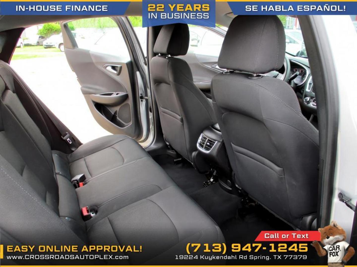 2017 SILVER /GRAY CHEVROLET MALIBU 1LT (1G1ZE5STXHF) with an 1.5L L4 DOHC 16V engine, 6-SPEED AUTOMATIC transmission, located at 19224 Kuykendahl Rd, Spring, TX, 77379, (713) 947-1245, 30.049259, -95.491402 - Photo#11