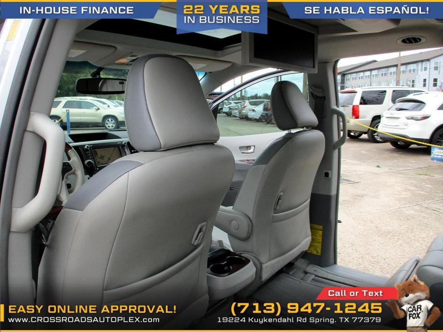 2011 SILVER /GRAY TOYOTA SIENNA XLE AWD 7-Pass V6 (5TDDK3DC4BS) with an 3.5L V6 EFI DOHC 24V engine, 5-SPEED AUTOMATIC transmission, located at 19224 Kuykendahl Rd, Spring, TX, 77379, (713) 947-1245, 30.049259, -95.491402 - Photo#9