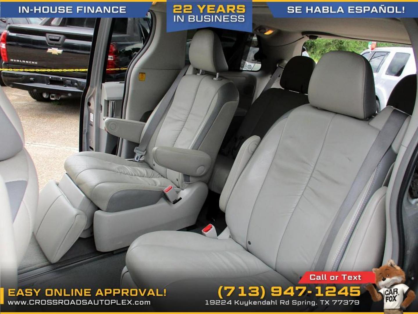 2011 SILVER /GRAY TOYOTA SIENNA XLE AWD 7-Pass V6 (5TDDK3DC4BS) with an 3.5L V6 EFI DOHC 24V engine, 5-SPEED AUTOMATIC transmission, located at 19224 Kuykendahl Rd, Spring, TX, 77379, (713) 947-1245, 30.049259, -95.491402 - Photo#11