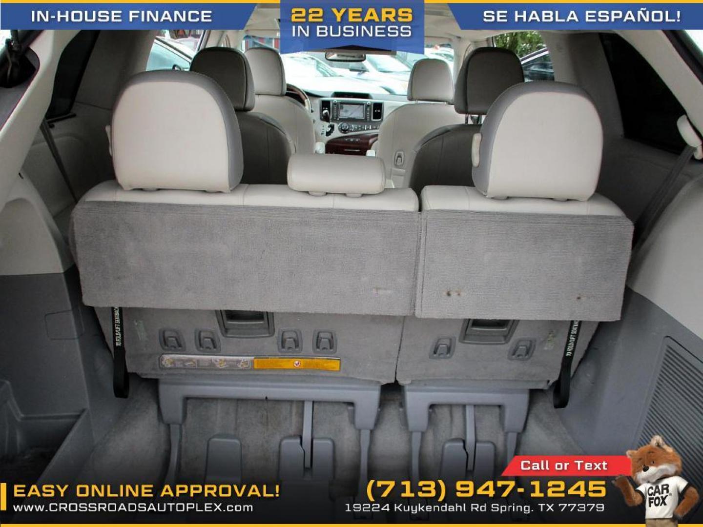 2011 SILVER /GRAY TOYOTA SIENNA XLE AWD 7-Pass V6 (5TDDK3DC4BS) with an 3.5L V6 EFI DOHC 24V engine, 5-SPEED AUTOMATIC transmission, located at 19224 Kuykendahl Rd, Spring, TX, 77379, (713) 947-1245, 30.049259, -95.491402 - Photo#12