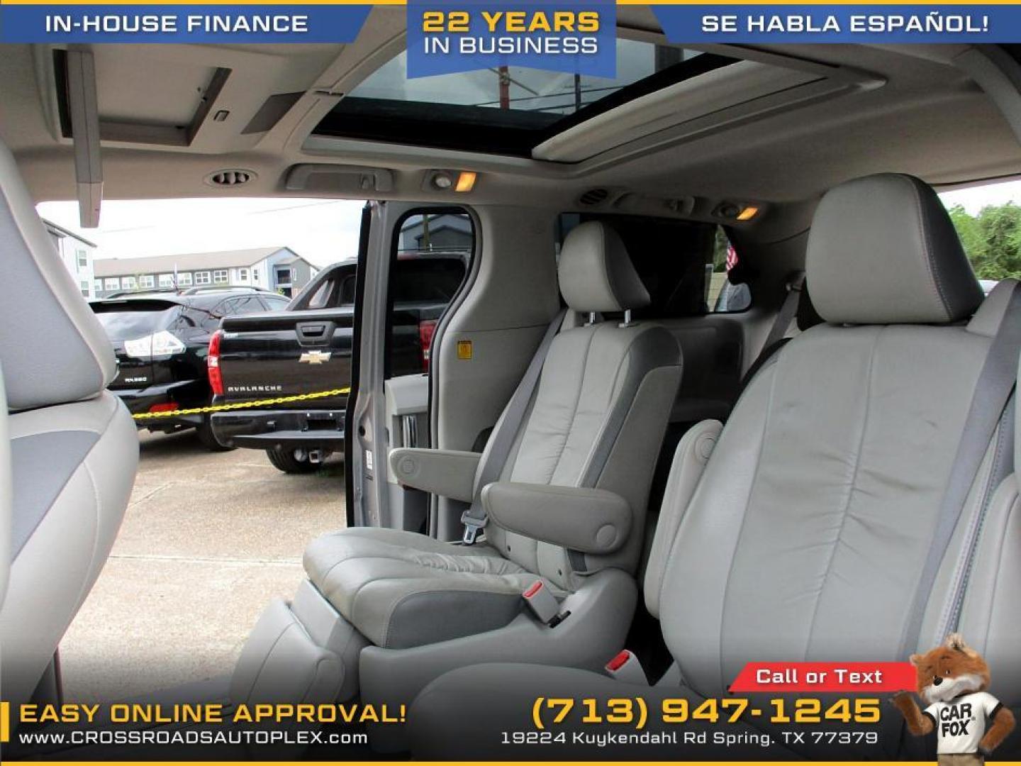 2011 SILVER /GRAY TOYOTA SIENNA XLE AWD 7-Pass V6 (5TDDK3DC4BS) with an 3.5L V6 EFI DOHC 24V engine, 5-SPEED AUTOMATIC transmission, located at 19224 Kuykendahl Rd, Spring, TX, 77379, (713) 947-1245, 30.049259, -95.491402 - Photo#13