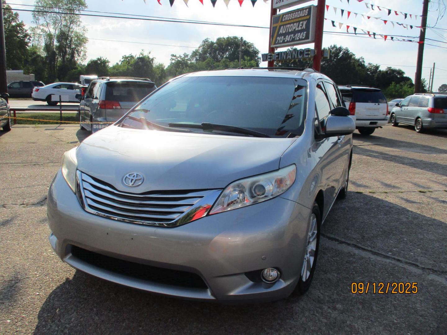 2011 SILVER /GRAY TOYOTA SIENNA XLE AWD 7-Pass V6 (5TDDK3DC4BS) with an 3.5L V6 EFI DOHC 24V engine, 5-SPEED AUTOMATIC transmission, located at 19224 Kuykendahl Rd, Spring, TX, 77379, (713) 947-1245, 30.049259, -95.491402 - Photo#0