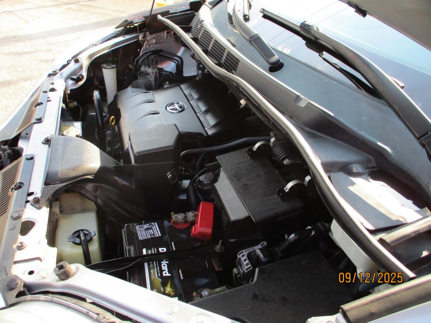 2011 SILVER /GRAY TOYOTA SIENNA XLE AWD 7-Pass V6 (5TDDK3DC4BS) with an 3.5L V6 EFI DOHC 24V engine, 5-SPEED AUTOMATIC transmission, located at 19224 Kuykendahl Rd, Spring, TX, 77379, (713) 947-1245, 30.049259, -95.491402 - Photo#15