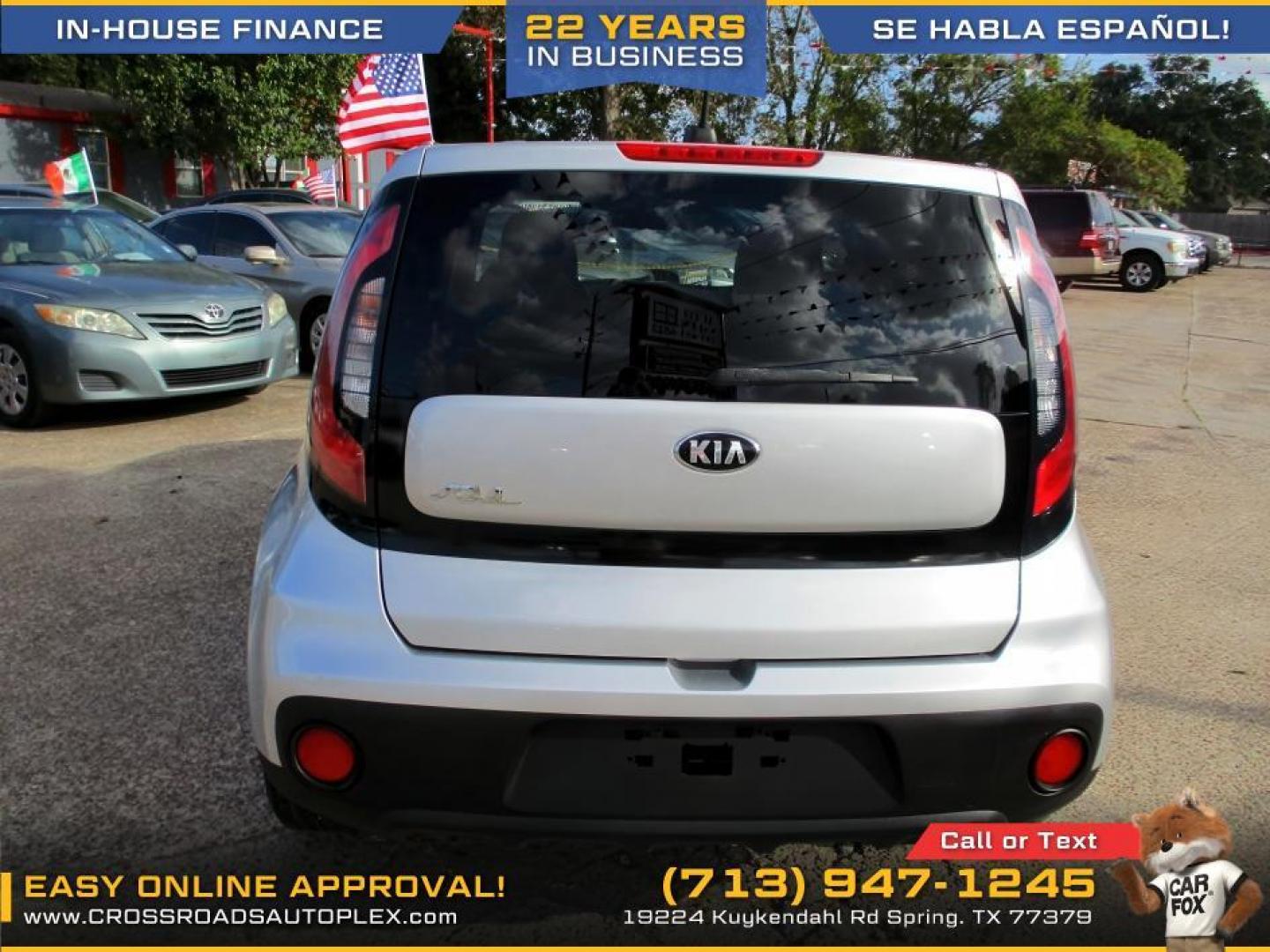 2017 SILVER /GRAY KIA SOUL Base 6M (KNDJN2A23H7) with an 1.6L L4 DOHC 16V engine, 6-SPEED MANUAL transmission, located at 19224 Kuykendahl Rd, Spring, TX, 77379, (713) 947-1245, 30.049259, -95.491402 - CALL US FOR OUR FINANCING OPTIONS AT 713.947.1245 - Photo#4