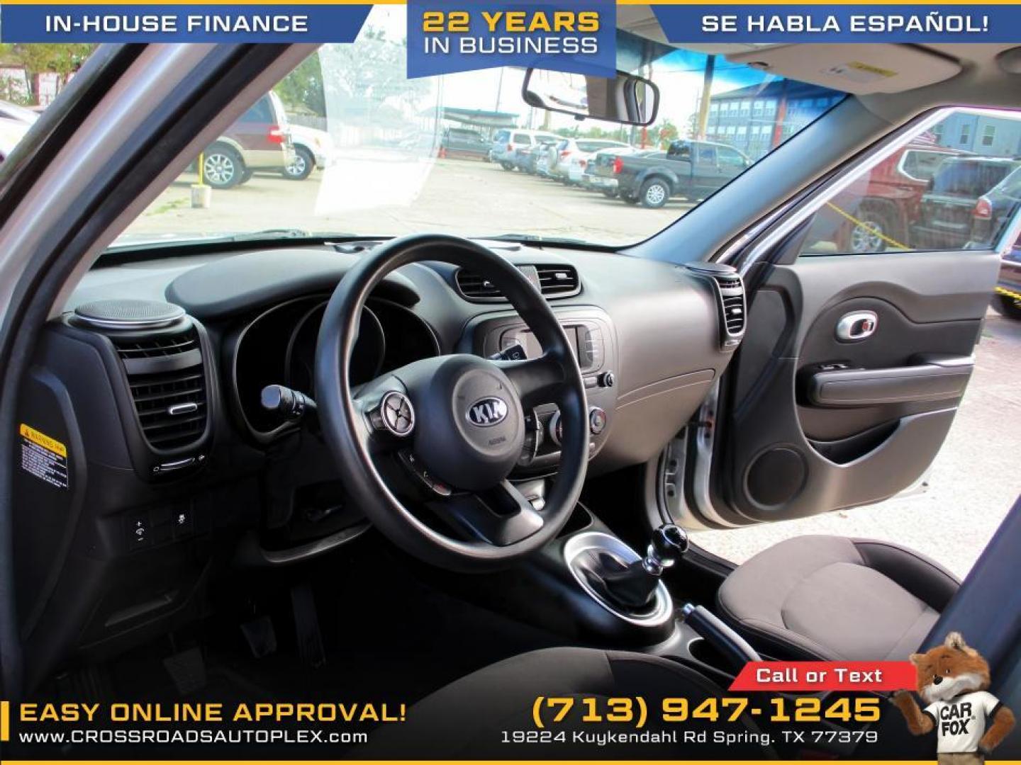 2017 SILVER /GRAY KIA SOUL Base 6M (KNDJN2A23H7) with an 1.6L L4 DOHC 16V engine, 6-SPEED MANUAL transmission, located at 19224 Kuykendahl Rd, Spring, TX, 77379, (713) 947-1245, 30.049259, -95.491402 - CALL US FOR OUR FINANCING OPTIONS AT 713.947.1245 - Photo#7