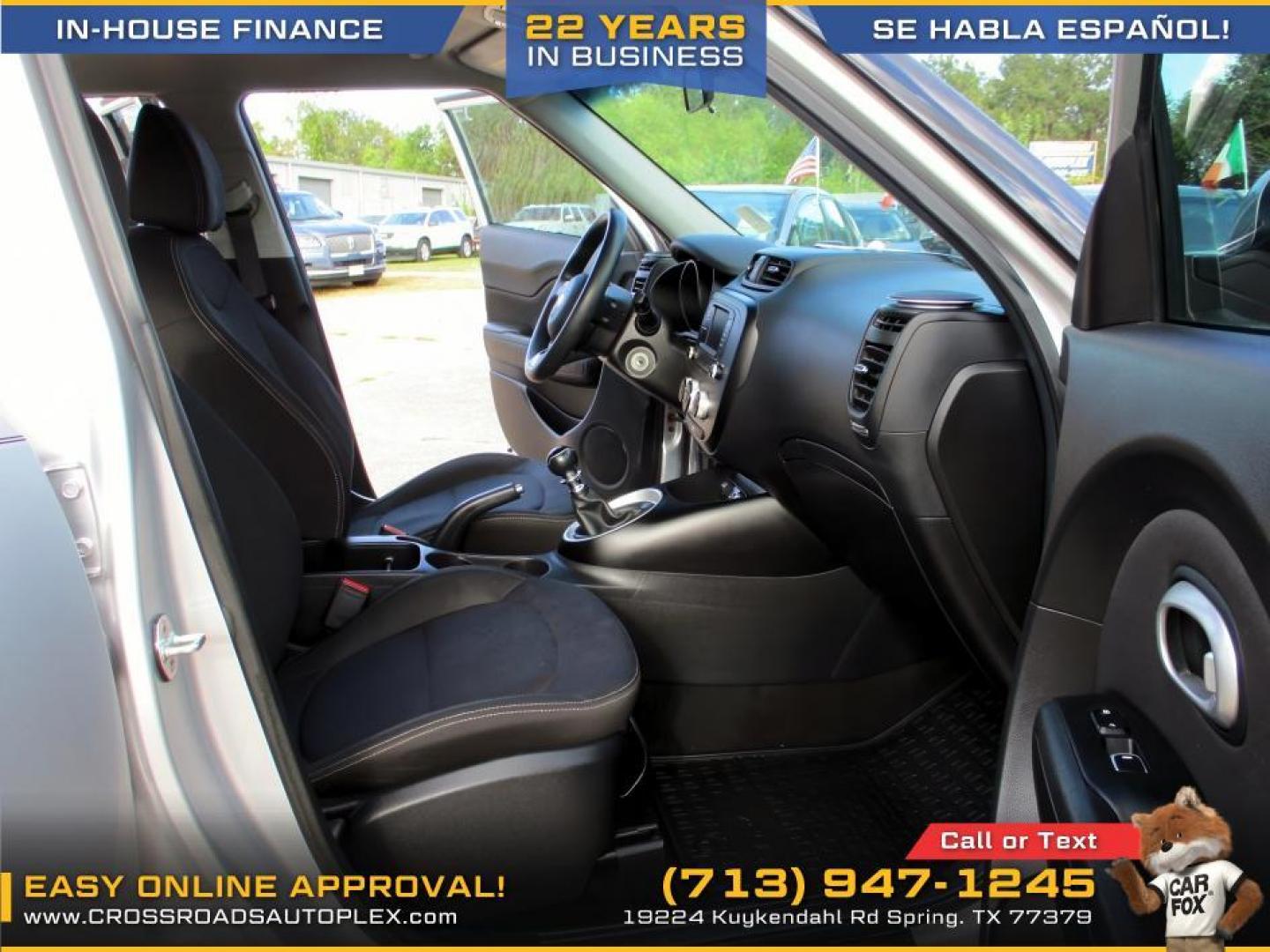 2017 SILVER /GRAY KIA SOUL Base 6M (KNDJN2A23H7) with an 1.6L L4 DOHC 16V engine, 6-SPEED MANUAL transmission, located at 19224 Kuykendahl Rd, Spring, TX, 77379, (713) 947-1245, 30.049259, -95.491402 - CALL US FOR OUR FINANCING OPTIONS AT 713.947.1245 - Photo#14
