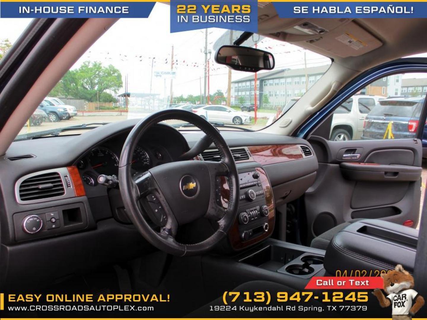 2007 BLUE /BLACK CHEVROLET SUBURBAN LS 1500 2WD (3GNFC16077G) with an 5.3L V8 OHV 16V FFV engine, 4-SPEED AUTOMATIC transmission, located at 19224 Kuykendahl Rd, Spring, TX, 77379, (713) 947-1245, 30.049259, -95.491402 - Photo#4
