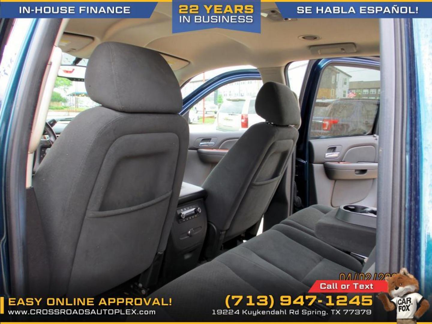 2007 BLUE /BLACK CHEVROLET SUBURBAN LS 1500 2WD (3GNFC16077G) with an 5.3L V8 OHV 16V FFV engine, 4-SPEED AUTOMATIC transmission, located at 19224 Kuykendahl Rd, Spring, TX, 77379, (713) 947-1245, 30.049259, -95.491402 - Photo#7