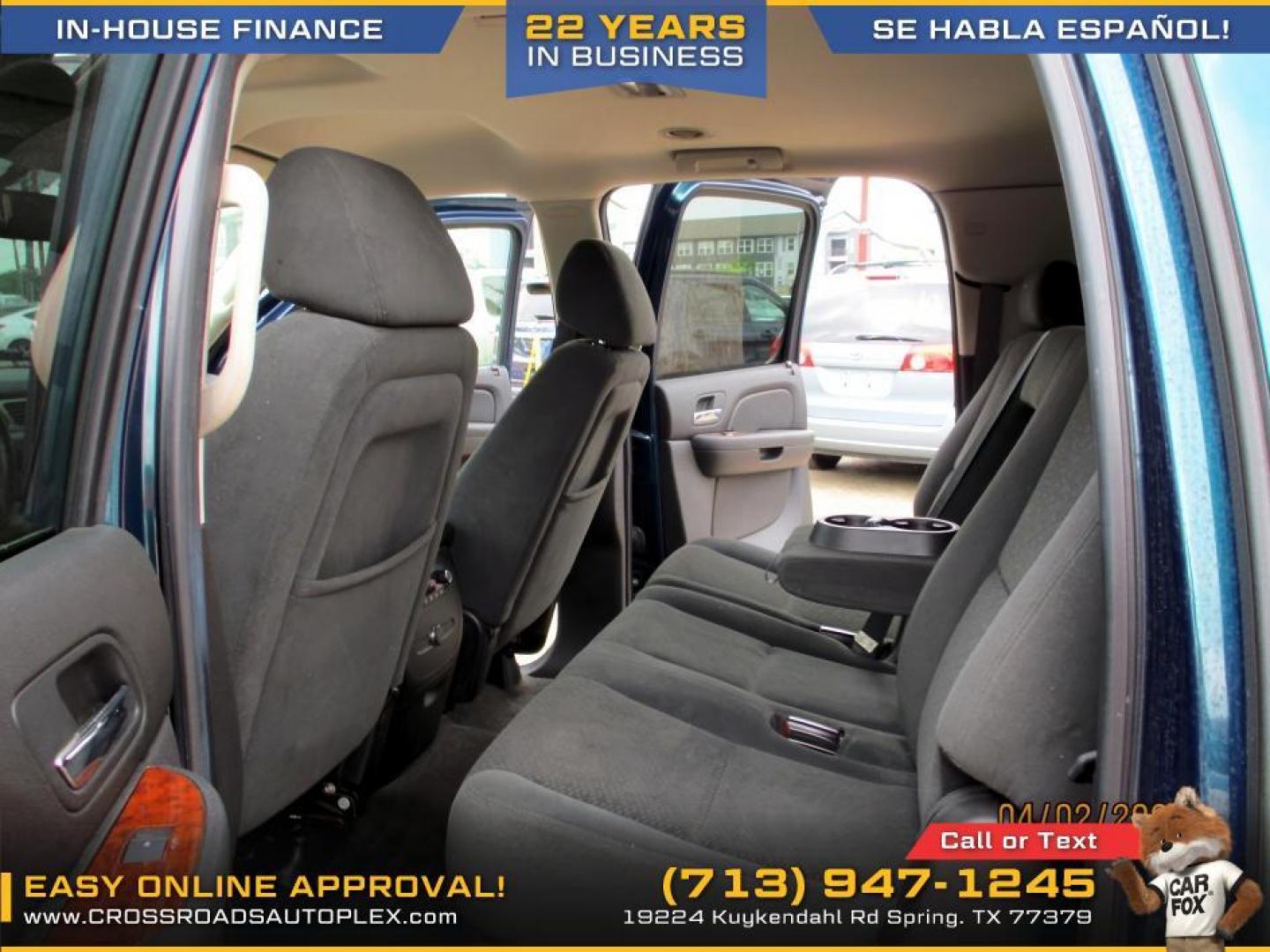 2007 BLUE /BLACK CHEVROLET SUBURBAN LS 1500 2WD (3GNFC16077G) with an 5.3L V8 OHV 16V FFV engine, 4-SPEED AUTOMATIC transmission, located at 19224 Kuykendahl Rd, Spring, TX, 77379, (713) 947-1245, 30.049259, -95.491402 - Photo#8