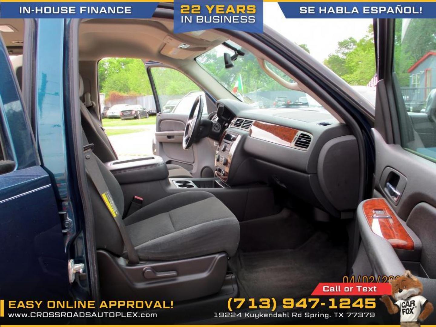 2007 BLUE /BLACK CHEVROLET SUBURBAN LS 1500 2WD (3GNFC16077G) with an 5.3L V8 OHV 16V FFV engine, 4-SPEED AUTOMATIC transmission, located at 19224 Kuykendahl Rd, Spring, TX, 77379, (713) 947-1245, 30.049259, -95.491402 - Photo#12