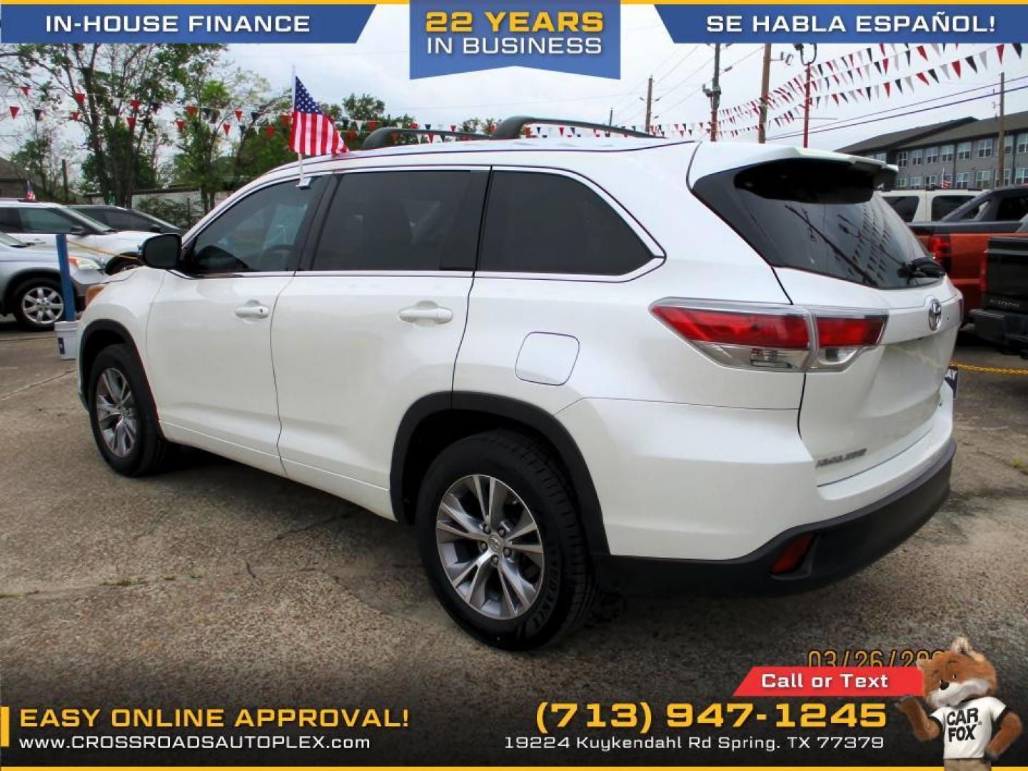 2015 WHITE /TAN TOYOTA HIGHLANDER XLE FWD V6 (5TDKKRFH4FS) with an 3.5L V6 DOHC 24V engine, 6-SPEED AUTOMATIC transmission, located at 19224 Kuykendahl Rd, Spring, TX, 77379, (713) 947-1245, 30.049259, -95.491402 - Photo#1