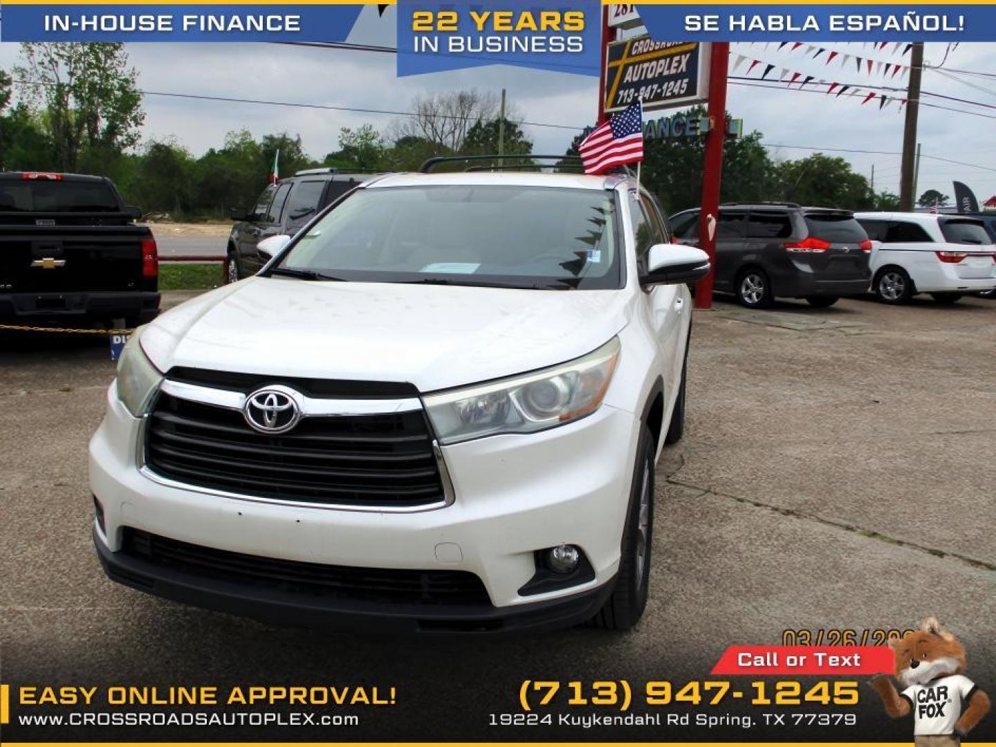 2015 WHITE /TAN TOYOTA HIGHLANDER XLE FWD V6 (5TDKKRFH4FS) with an 3.5L V6 DOHC 24V engine, 6-SPEED AUTOMATIC transmission, located at 19224 Kuykendahl Rd, Spring, TX, 77379, (713) 947-1245, 30.049259, -95.491402 - Photo#2
