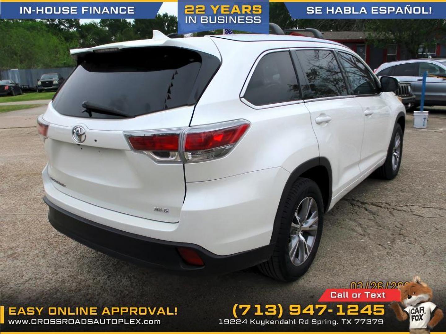 2015 WHITE /TAN TOYOTA HIGHLANDER XLE FWD V6 (5TDKKRFH4FS) with an 3.5L V6 DOHC 24V engine, 6-SPEED AUTOMATIC transmission, located at 19224 Kuykendahl Rd, Spring, TX, 77379, (713) 947-1245, 30.049259, -95.491402 - Photo#3