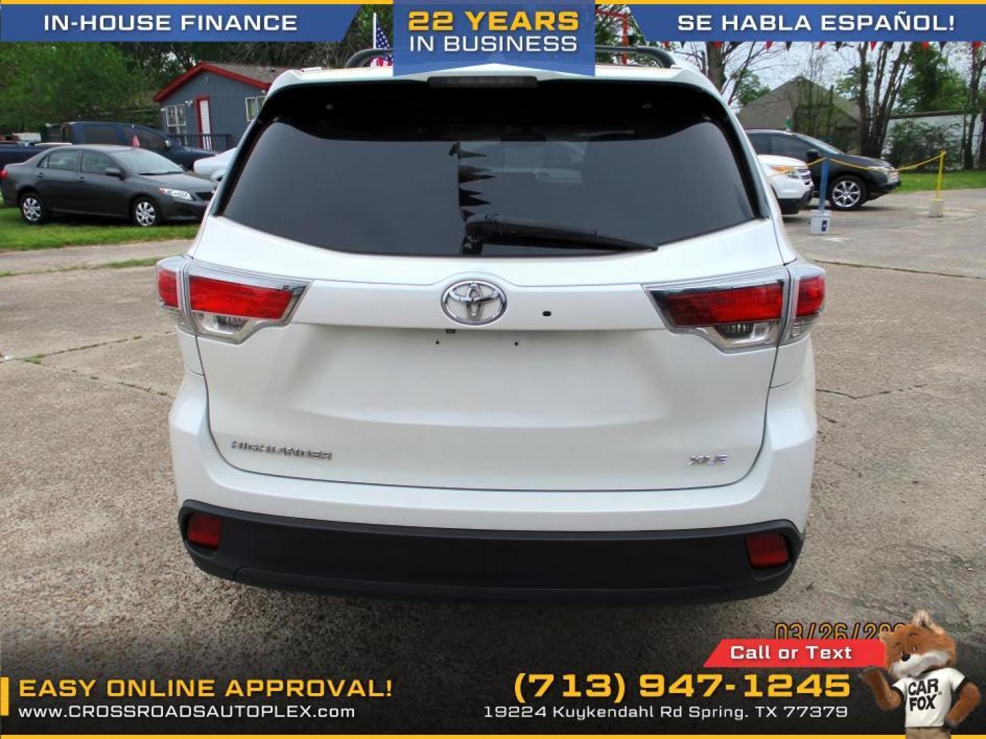 2015 WHITE /TAN TOYOTA HIGHLANDER XLE FWD V6 (5TDKKRFH4FS) with an 3.5L V6 DOHC 24V engine, 6-SPEED AUTOMATIC transmission, located at 19224 Kuykendahl Rd, Spring, TX, 77379, (713) 947-1245, 30.049259, -95.491402 - Photo#4