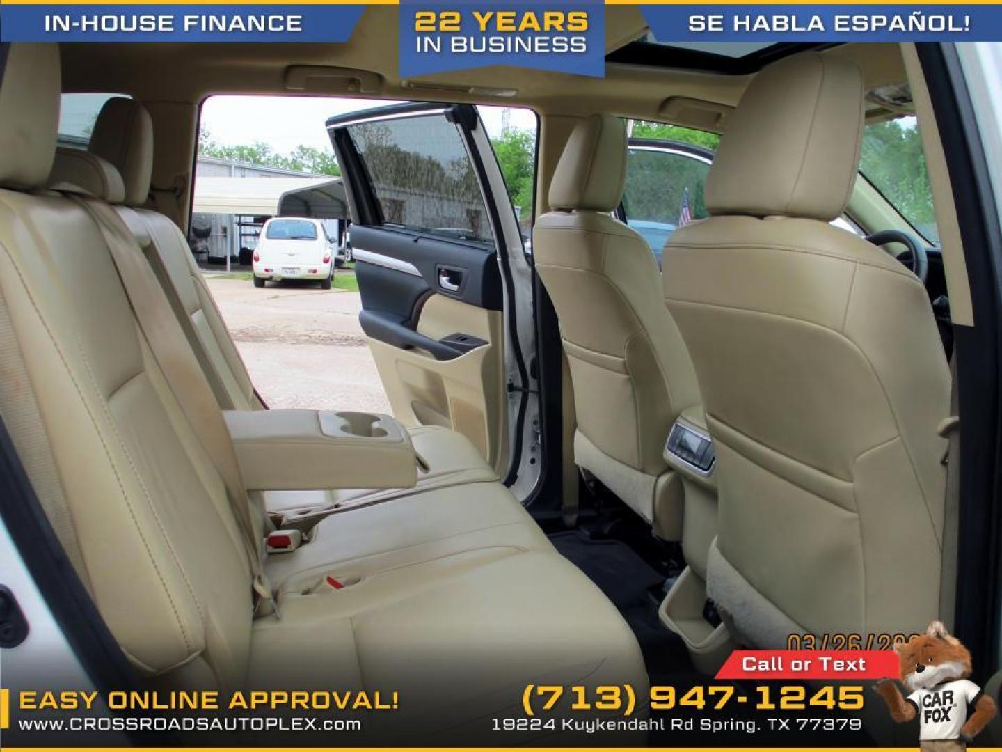 2015 WHITE /TAN TOYOTA HIGHLANDER XLE FWD V6 (5TDKKRFH4FS) with an 3.5L V6 DOHC 24V engine, 6-SPEED AUTOMATIC transmission, located at 19224 Kuykendahl Rd, Spring, TX, 77379, (713) 947-1245, 30.049259, -95.491402 - Photo#13