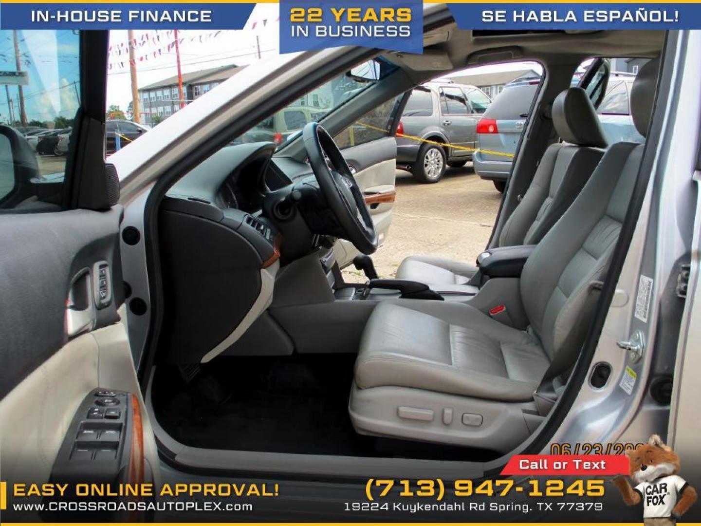 2011 SILVER /GRAY HONDA ACCORD EX-L V-6 Sedan AT (1HGCP3F88BA) with an 3.5L V6 SOHC 24V engine, 5-SPEED AUTOMATIC transmission, located at 19224 Kuykendahl Rd, Spring, TX, 77379, (713) 947-1245, 30.049259, -95.491402 - Photo#7