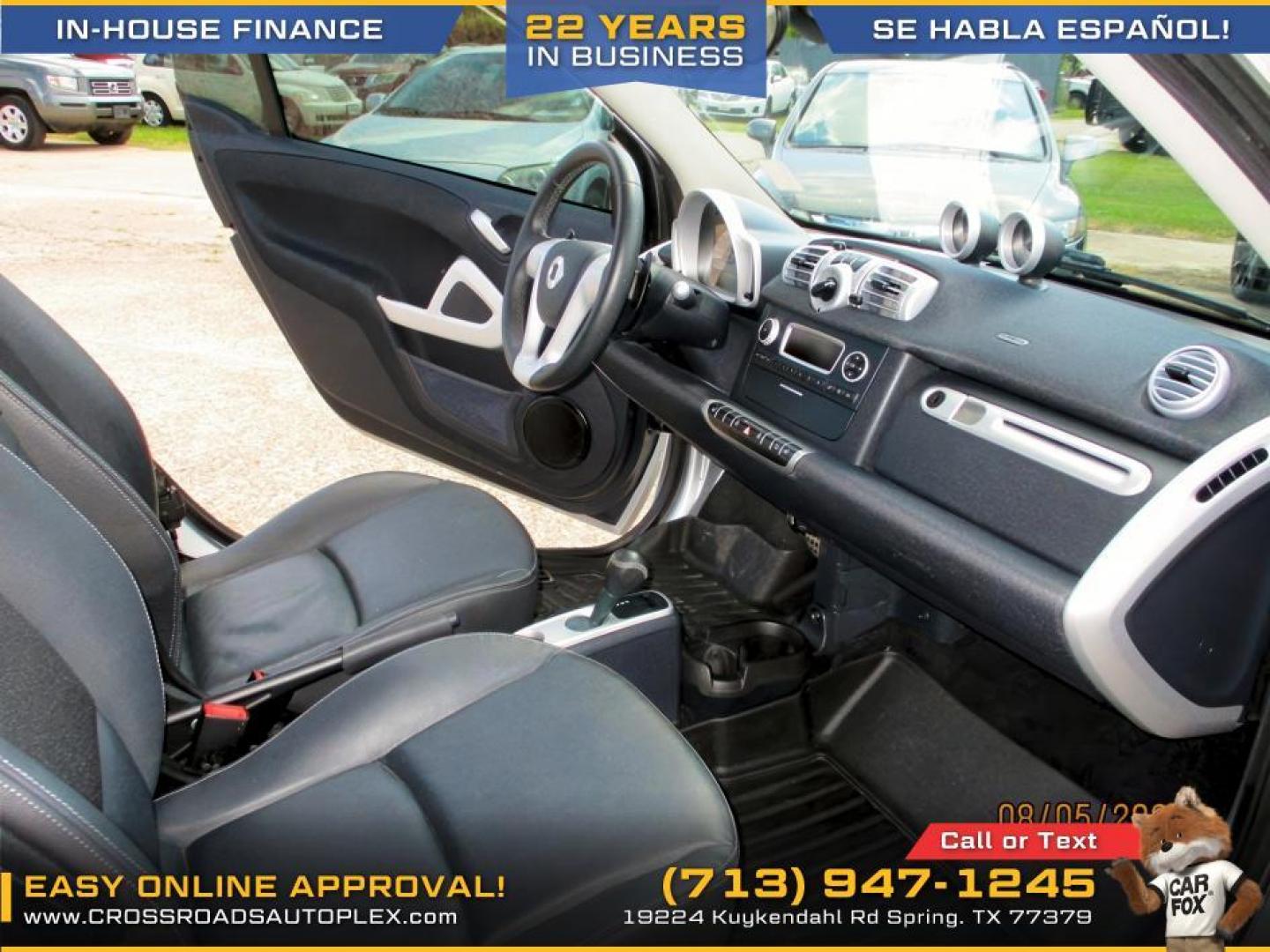 2015 SILVER /BLACK SMART FORTWO passion coupe (WMEEJ3BA2FK) with an 1.0L L3 DOHC 12V engine, 5-SPEED AUTOMATIC transmission, located at 19224 Kuykendahl Rd, Spring, TX, 77379, (713) 947-1245, 30.049259, -95.491402 - Photo#8