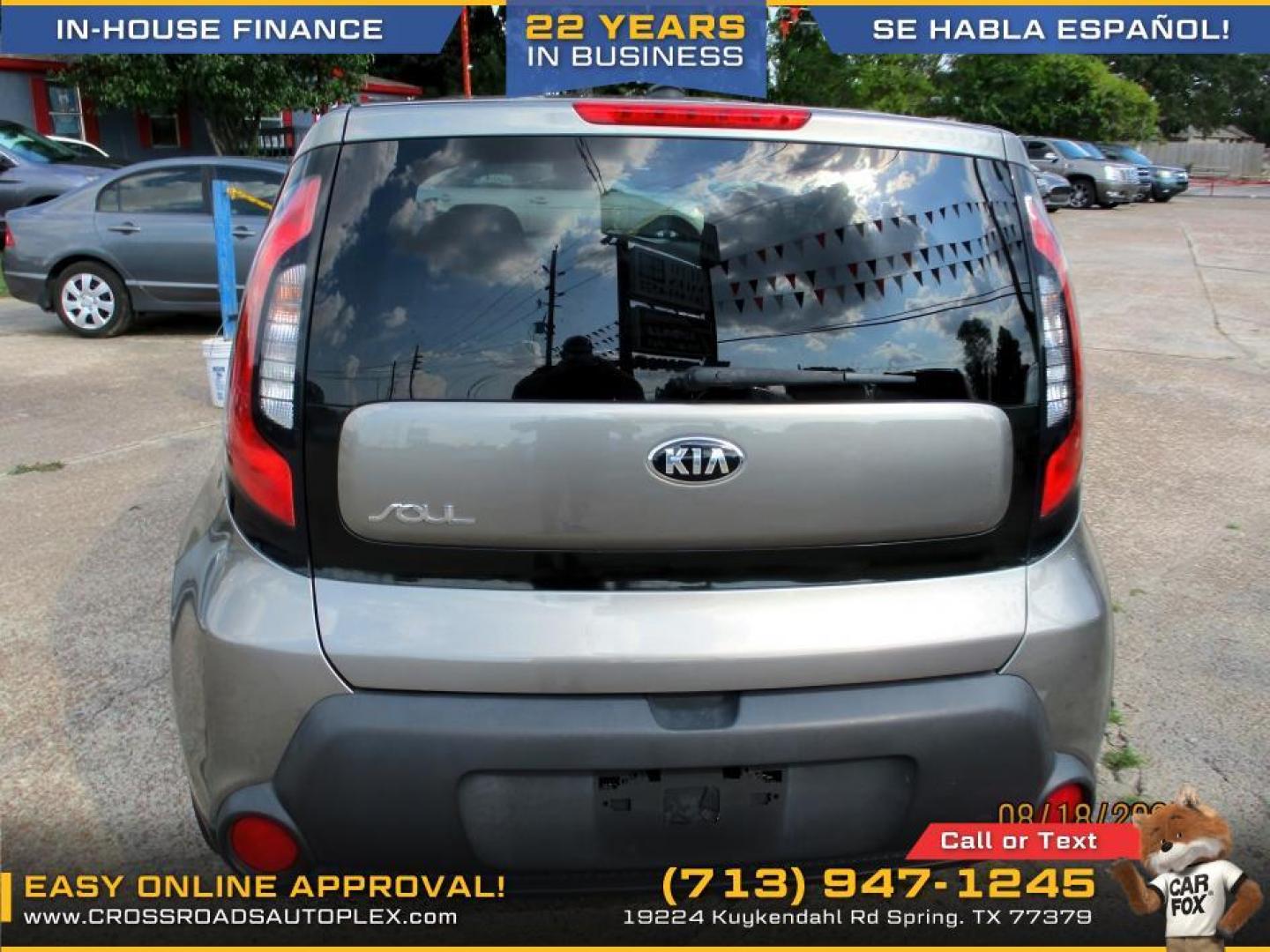 2016 SILVER /GRAY KIA SOUL Base 6A (KNDJN2A2XG7) with an 1.6L L4 DOHC 16V engine, 6-SPEED AUTOMATIC transmission, located at 19224 Kuykendahl Rd, Spring, TX, 77379, (713) 947-1245, 30.049259, -95.491402 - Photo#3