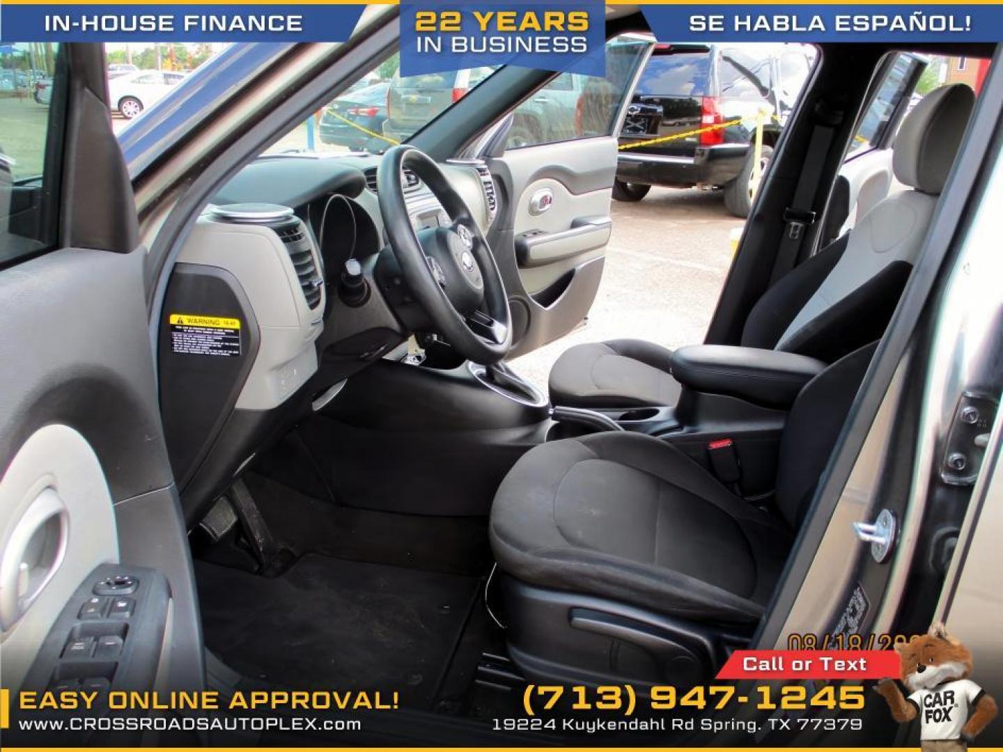 2016 SILVER /GRAY KIA SOUL Base 6A (KNDJN2A2XG7) with an 1.6L L4 DOHC 16V engine, 6-SPEED AUTOMATIC transmission, located at 19224 Kuykendahl Rd, Spring, TX, 77379, (713) 947-1245, 30.049259, -95.491402 - Photo#6