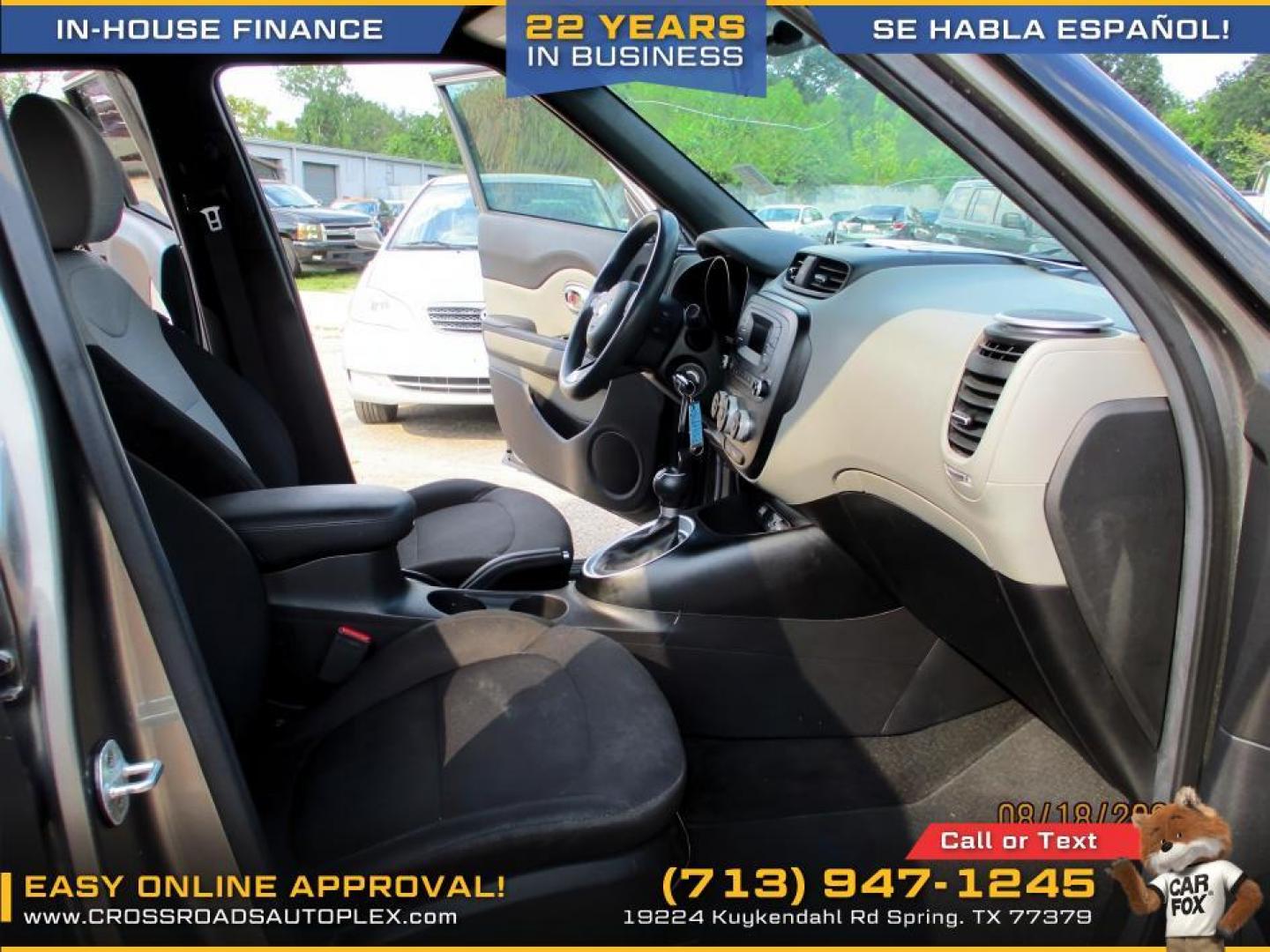 2016 SILVER /GRAY KIA SOUL Base 6A (KNDJN2A2XG7) with an 1.6L L4 DOHC 16V engine, 6-SPEED AUTOMATIC transmission, located at 19224 Kuykendahl Rd, Spring, TX, 77379, (713) 947-1245, 30.049259, -95.491402 - Photo#12