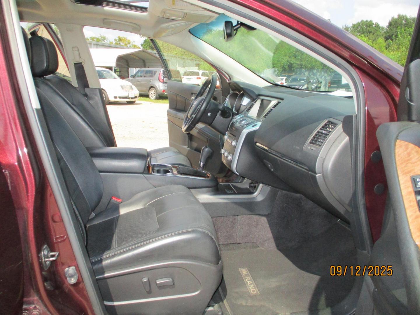 2013 MAROON /TAN NISSAN MURANO SV (JN8AZ1MU4DW) with an 3.5L V6 DOHC 24V engine, CVT transmission, located at 19224 Kuykendahl Rd, Spring, TX, 77379, (713) 947-1245, 30.049259, -95.491402 - Photo#11
