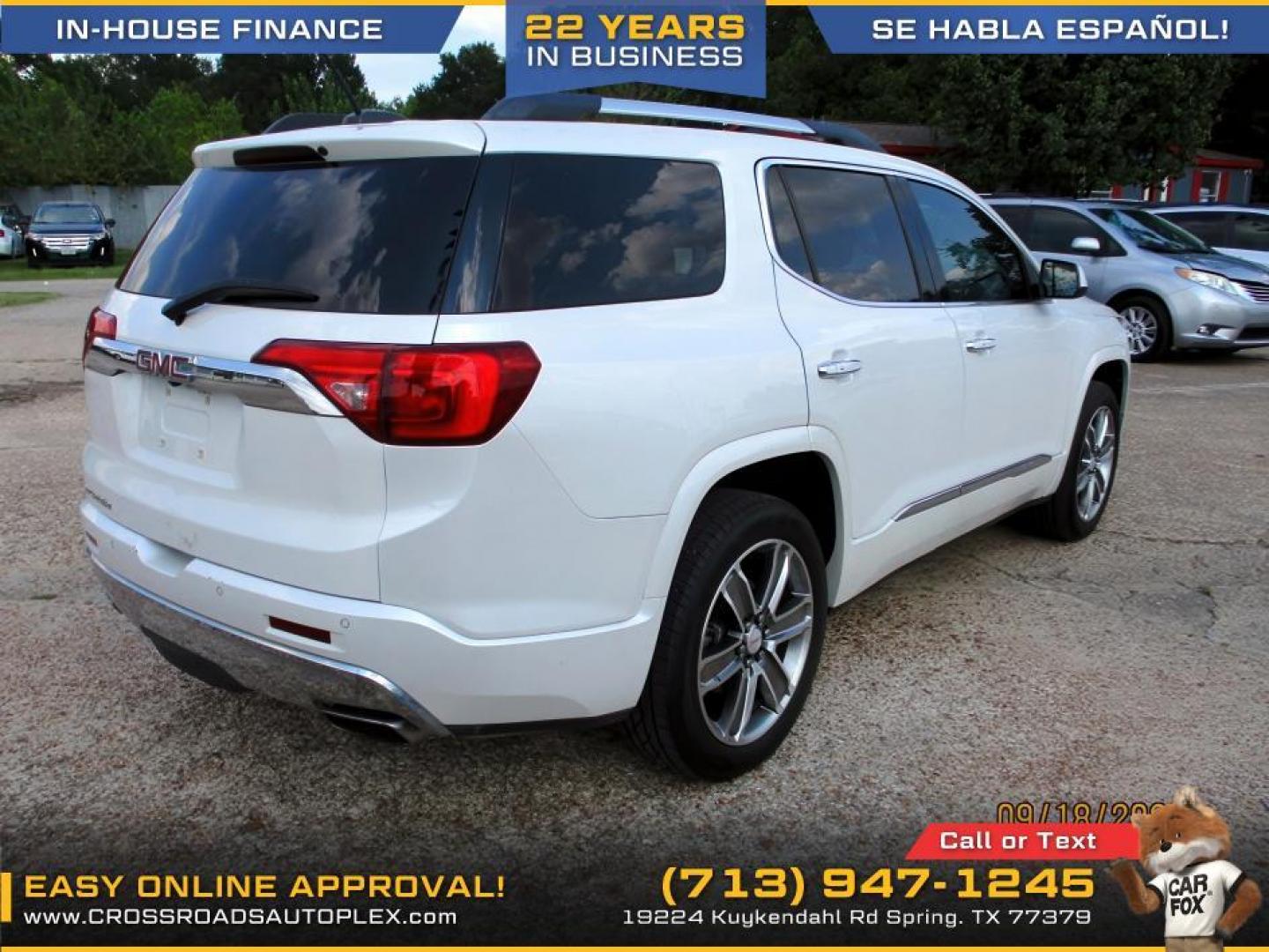 2017 WHITE /GRAY GMC ACADIA Denali (1GKKNPLS0HZ) with an 3.6L V6 DOHC 24V engine, 6-SPEED AUTOMATIC transmission, located at 19224 Kuykendahl Rd, Spring, TX, 77379, (713) 947-1245, 30.049259, -95.491402 - Photo#3