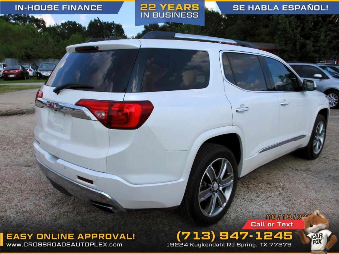 2017 WHITE /GRAY GMC ACADIA Denali (1GKKNPLS0HZ) with an 3.6L V6 DOHC 24V engine, 6-SPEED AUTOMATIC transmission, located at 19224 Kuykendahl Rd, Spring, TX, 77379, (713) 947-1245, 30.049259, -95.491402 - Photo#4