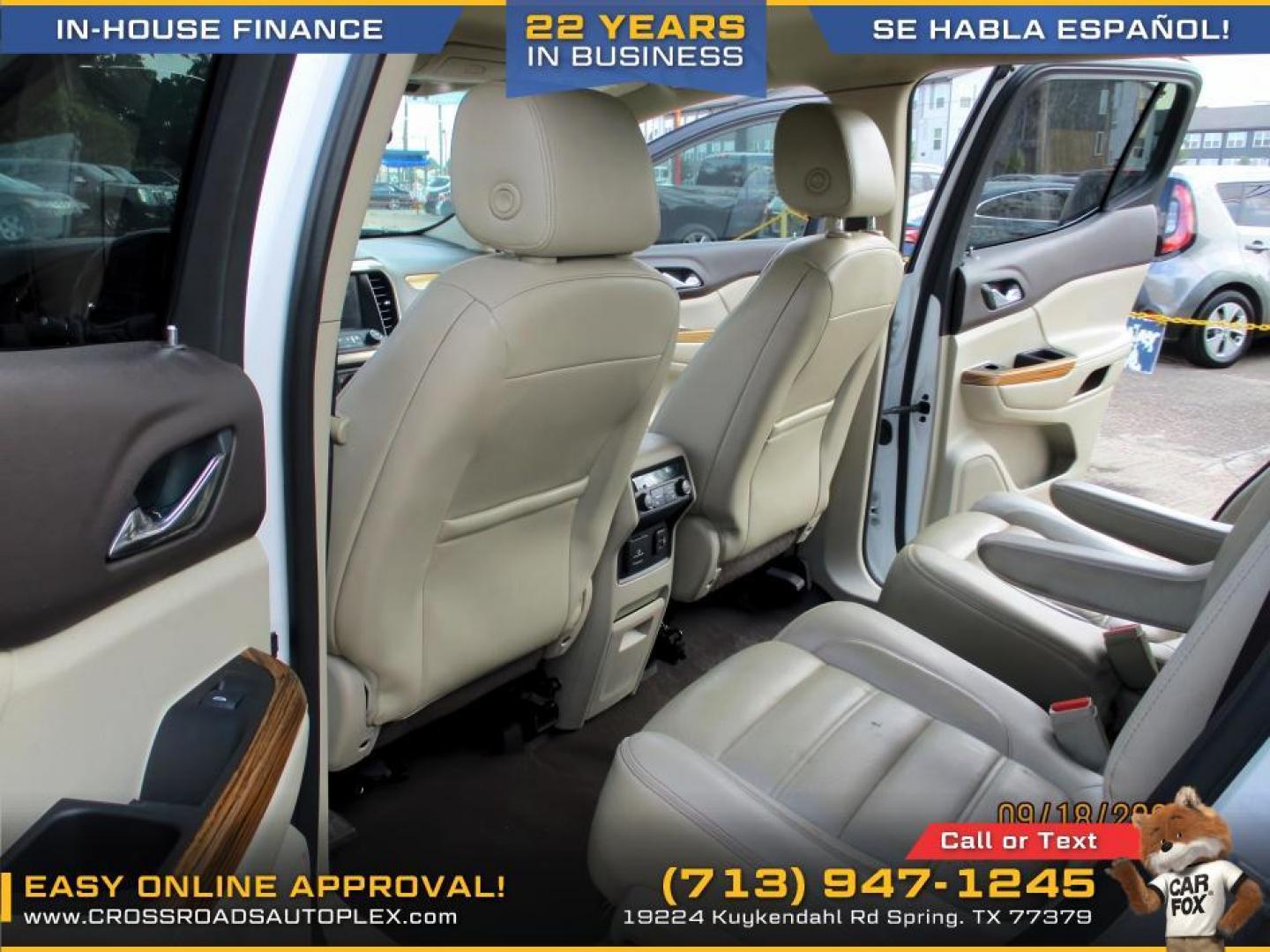 2017 WHITE /GRAY GMC ACADIA Denali (1GKKNPLS0HZ) with an 3.6L V6 DOHC 24V engine, 6-SPEED AUTOMATIC transmission, located at 19224 Kuykendahl Rd, Spring, TX, 77379, (713) 947-1245, 30.049259, -95.491402 - Photo#8