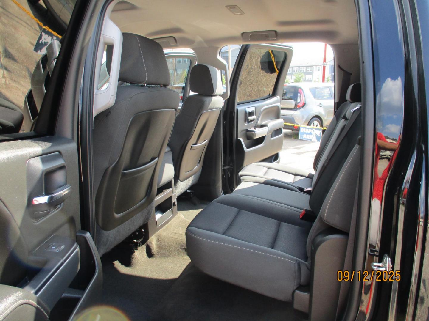 2015 BLACK /BLACK CHEVROLET SILVERADO 1500 LT Crew Cab 2WD (3GCPCREHXFG) with an 4.3L V6 OHV 12V engine, 6-SPEED AUTOMATIC transmission, located at 19224 Kuykendahl Rd, Spring, TX, 77379, (713) 947-1245, 30.049259, -95.491402 - Photo#8
