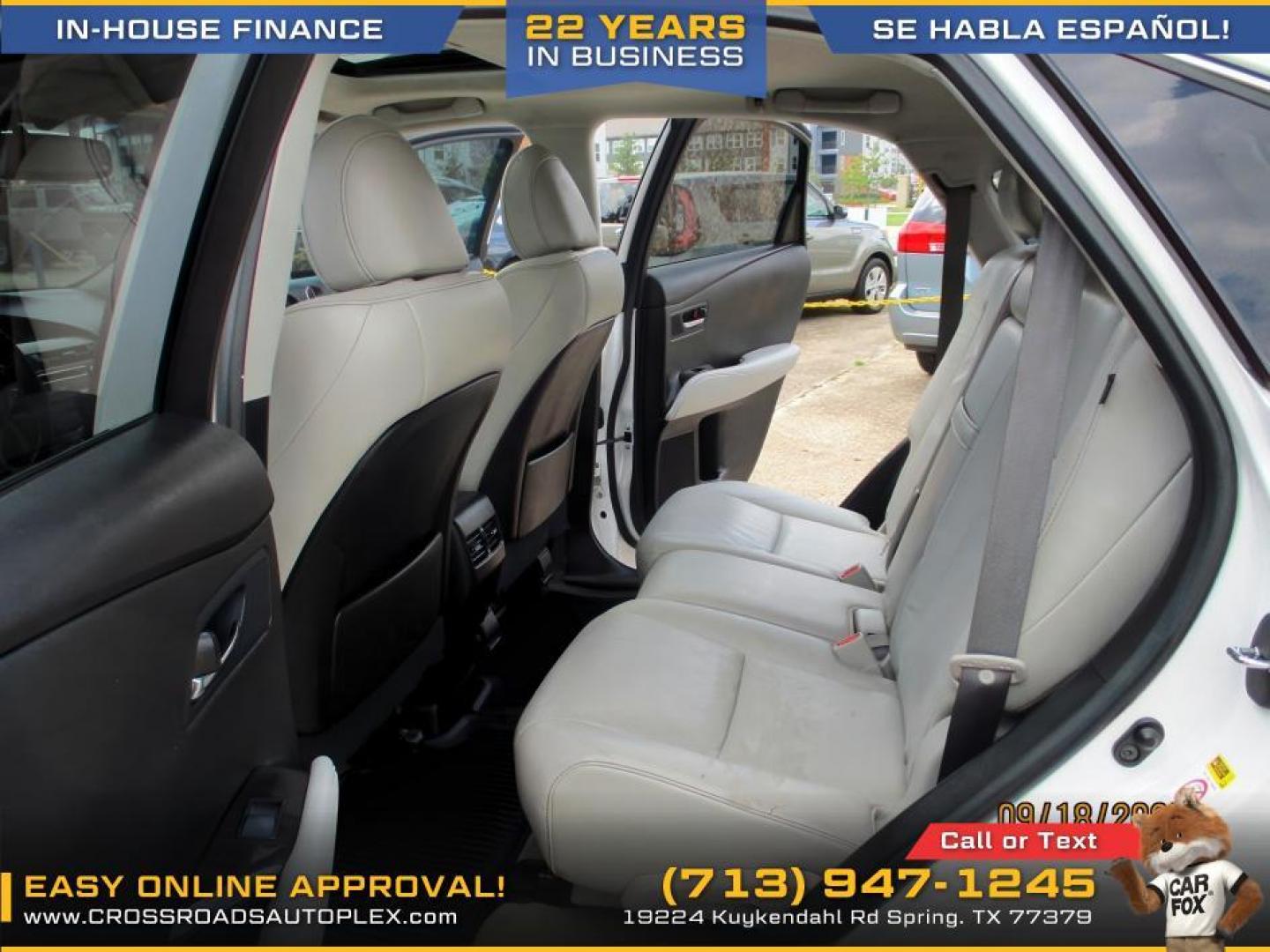 2015 WHITE /GRAY LEXUS RX 350 FWD (2T2ZK1BAXFC) with an 3.5L V6 DOHC 24V engine, 6-SPEED AUTOMATIC transmission, located at 19224 Kuykendahl Rd, Spring, TX, 77379, (713) 947-1245, 30.049259, -95.491402 - Photo#9